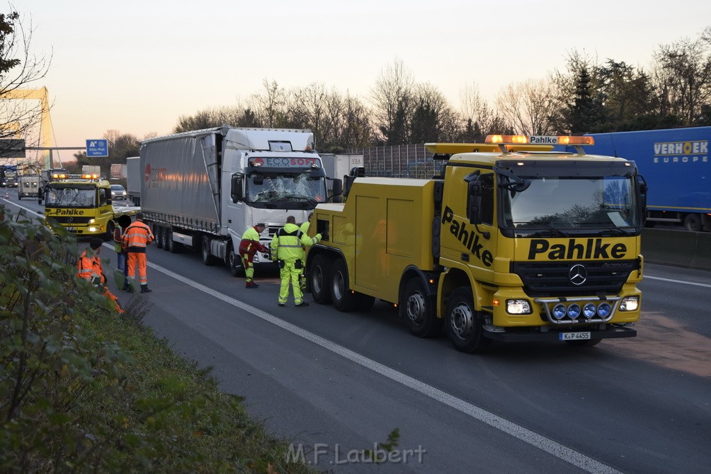 VU LKW A 4 Rich Aachen hinter Rodenkirchener Bruecke P06.JPG - Miklos Laubert